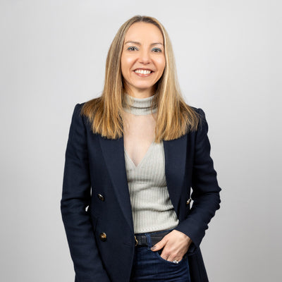 Julia, Owner