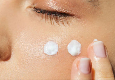 lady applying Altruist sunscreen to her face